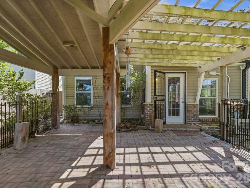 2740 Bramble Ridge Court, Charlotte, NC 28215.  MLS# CAR4398048, YatesRealty ID 34816. 