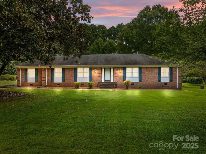 255 Quail Drive, Salisbury, NC 28147.  MLS# CAR4296842, YatesRealty ID 34817. 