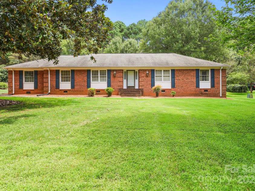 255 Quail Drive, Salisbury, NC 28147.  MLS# CAR4296842, YatesRealty ID 34817. 
