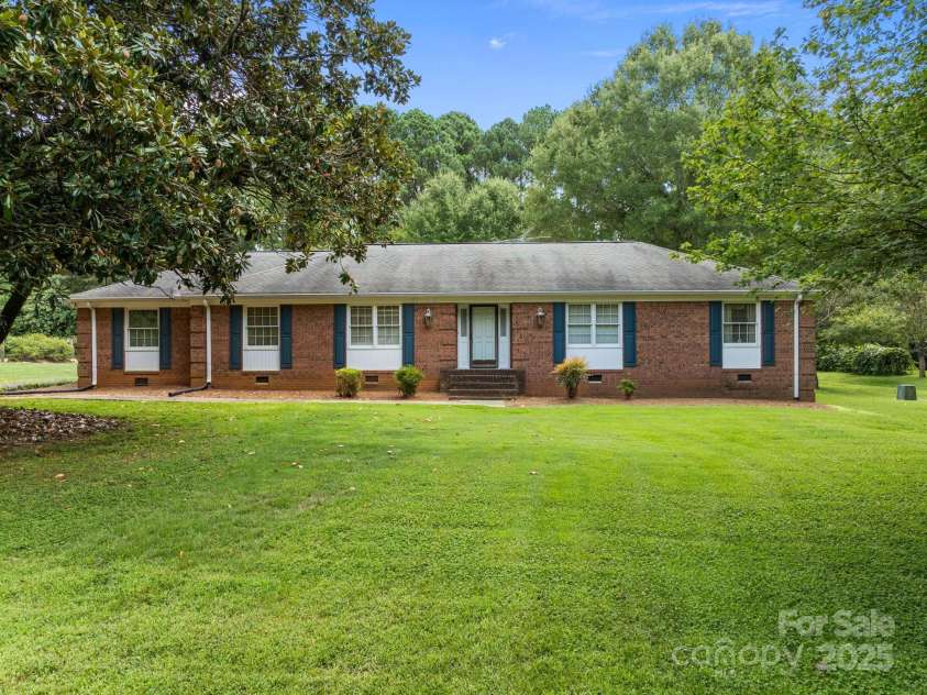255 Quail Drive, Salisbury, NC 28147.  MLS# CAR4296842, YatesRealty ID 34817. 