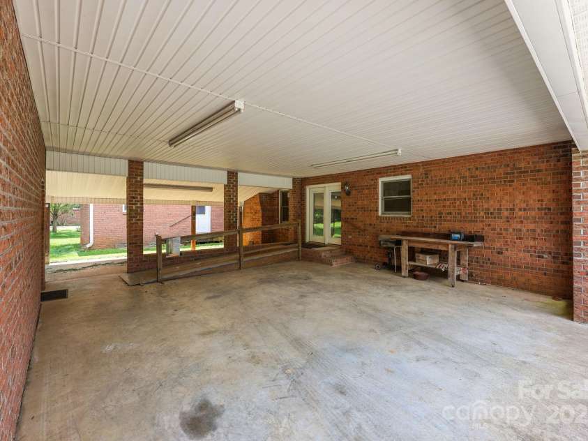 255 Quail Drive, Salisbury, NC 28147.  MLS# CAR4296842, YatesRealty ID 34817. 