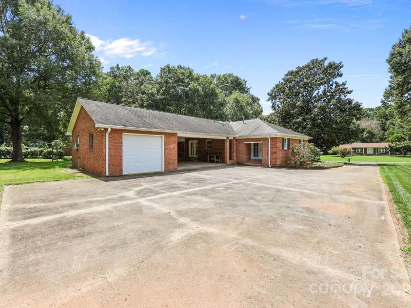 255 Quail Drive, Salisbury, NC 28147.  MLS# CAR4296842, YatesRealty ID 34817. 