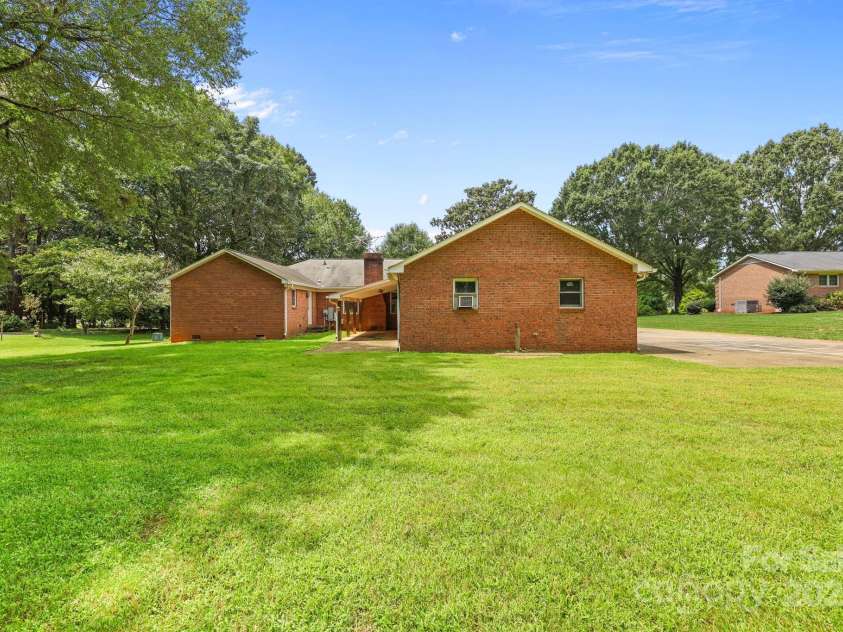 255 Quail Drive, Salisbury, NC 28147.  MLS# CAR4296842, YatesRealty ID 34817. 