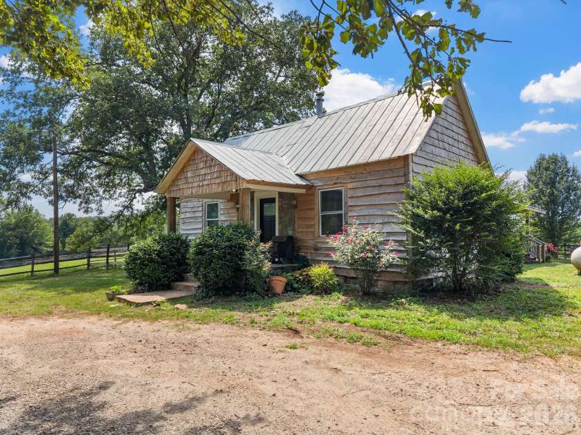 232 Blue Mountain Lane, Tryon, NC 28782.  MLS# CAR4399846, YatesRealty ID 34818. 
