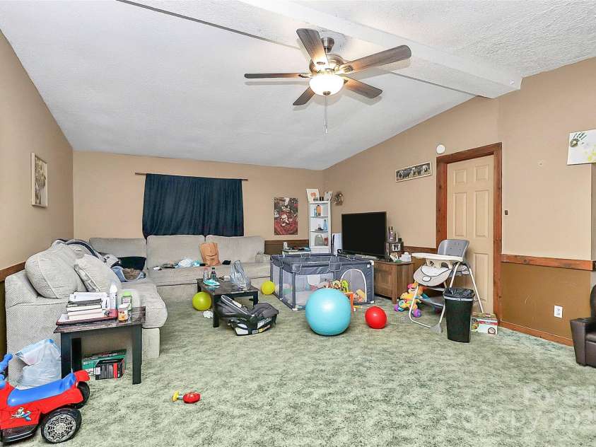 304 Deerchase Circle, Statesville, NC 28625.  MLS# CAR4293575, YatesRealty ID 3482. 