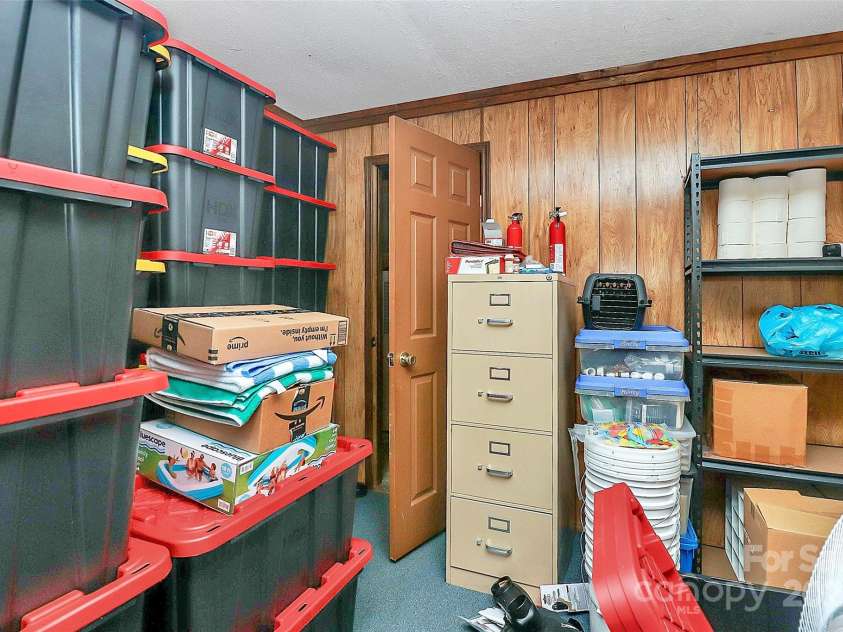 304 Deerchase Circle, Statesville, NC 28625.  MLS# CAR4293575, YatesRealty ID 3482. 