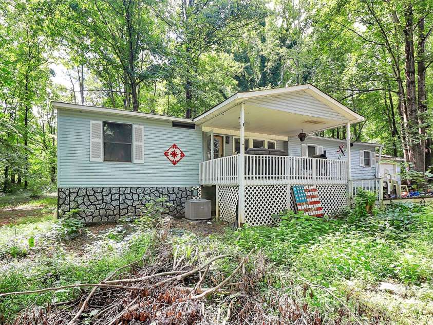 304 Deerchase Circle, Statesville, NC 28625.  MLS# CAR4293575, YatesRealty ID 3482. 