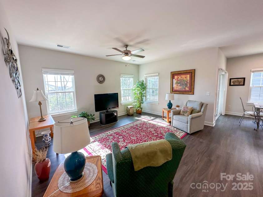 5047 Summer Surprise Lane, Charlotte, NC 28215.  MLS# CAR4219026, YatesRealty ID 3482. 