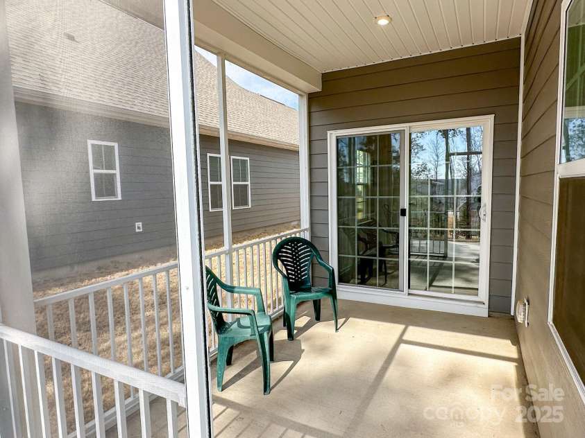 5047 Summer Surprise Lane, Charlotte, NC 28215.  MLS# CAR4219026, YatesRealty ID 3482. 