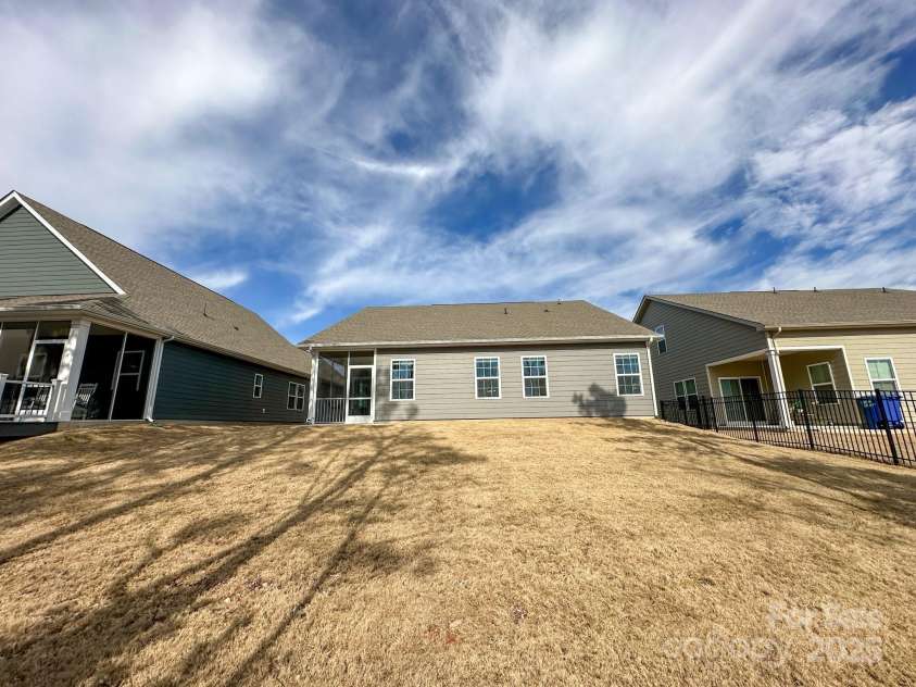 5047 Summer Surprise Lane, Charlotte, NC 28215.  MLS# CAR4219026, YatesRealty ID 3482. 