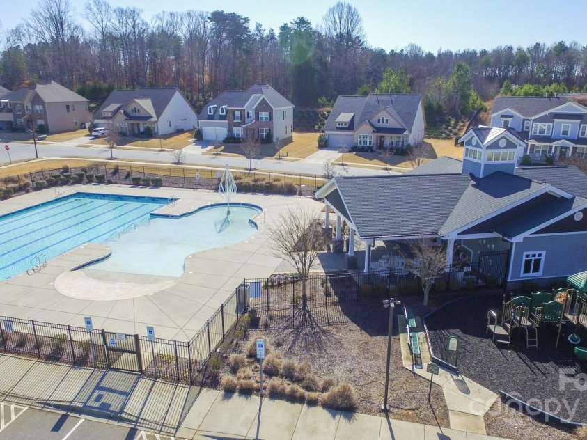 5047 Summer Surprise Lane, Charlotte, NC 28215.  MLS# CAR4219026, YatesRealty ID 3482. 