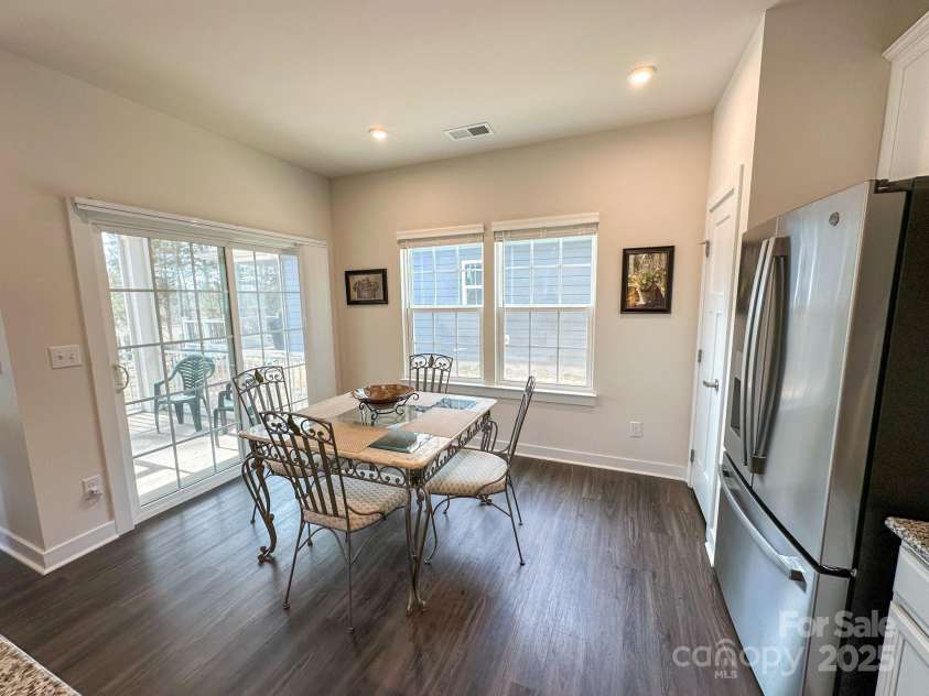 5047 Summer Surprise Lane, Charlotte, NC 28215.  MLS# CAR4219026, YatesRealty ID 3482. Dining area overlooking covered back patio.