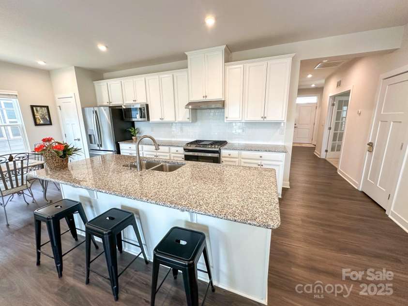 5047 Summer Surprise Lane, Charlotte, NC 28215.  MLS# CAR4219026, YatesRealty ID 3482. Large island great for entertaining!