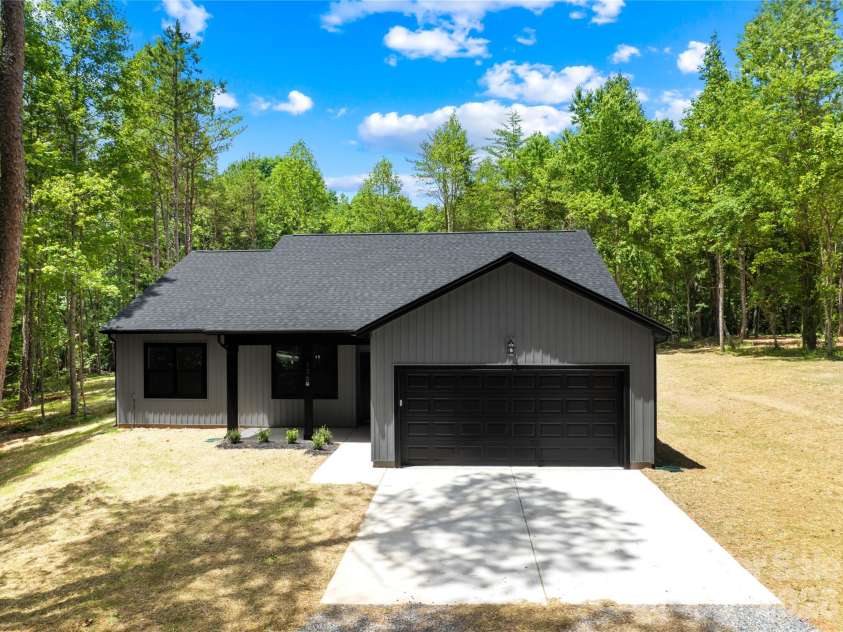 136 Coolbrook Road, Statesville, NC 28625.  MLS# CAR4363557, YatesRealty ID 34820. 