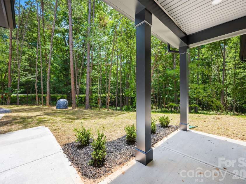 136 Coolbrook Road, Statesville, NC 28625.  MLS# CAR4363557, YatesRealty ID 34820. 