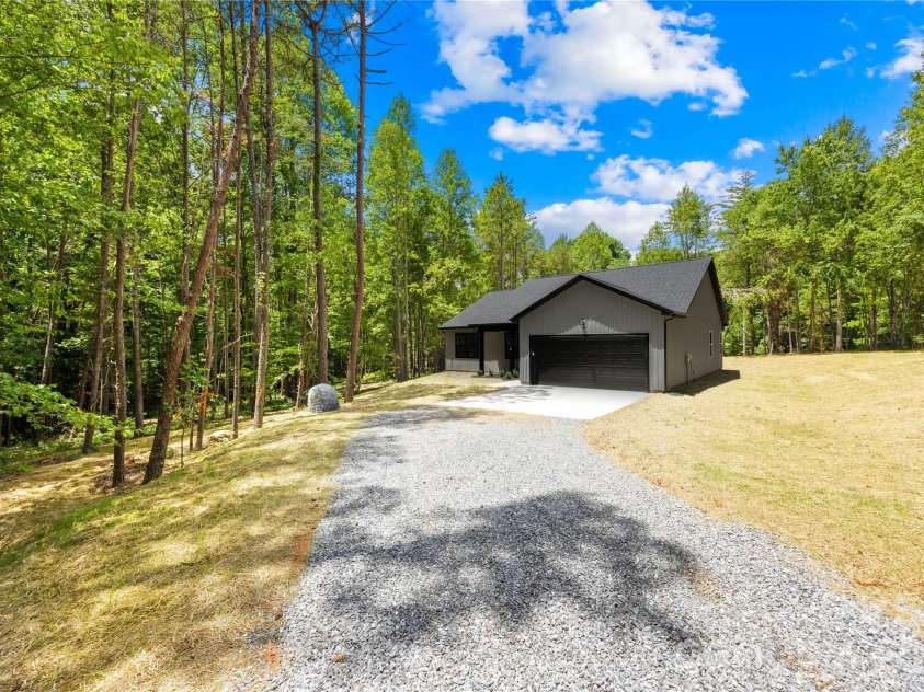 136 Coolbrook Road, Statesville, NC 28625.  MLS# CAR4363557, YatesRealty ID 34820. 