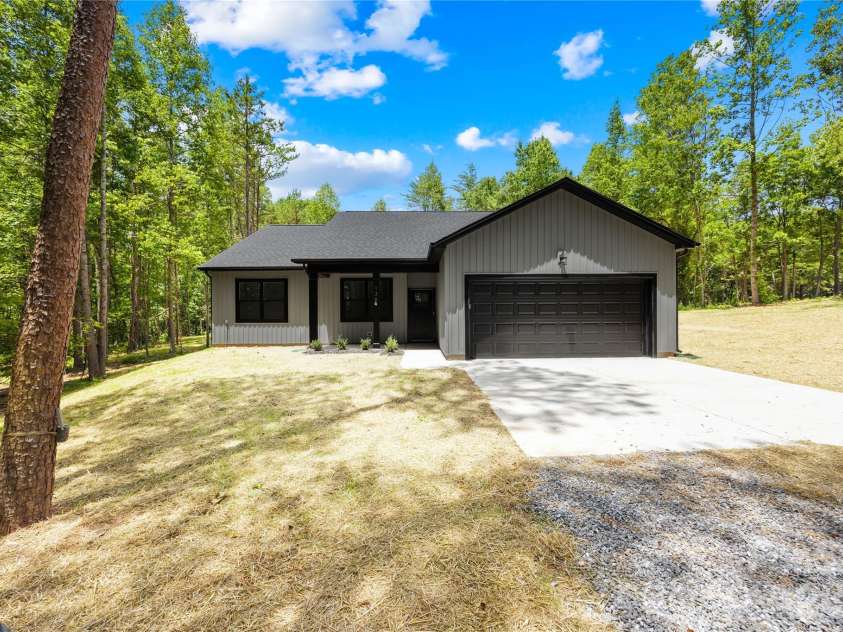 136 Coolbrook Road, Statesville, NC 28625.  MLS# CAR4363557, YatesRealty ID 34820. 