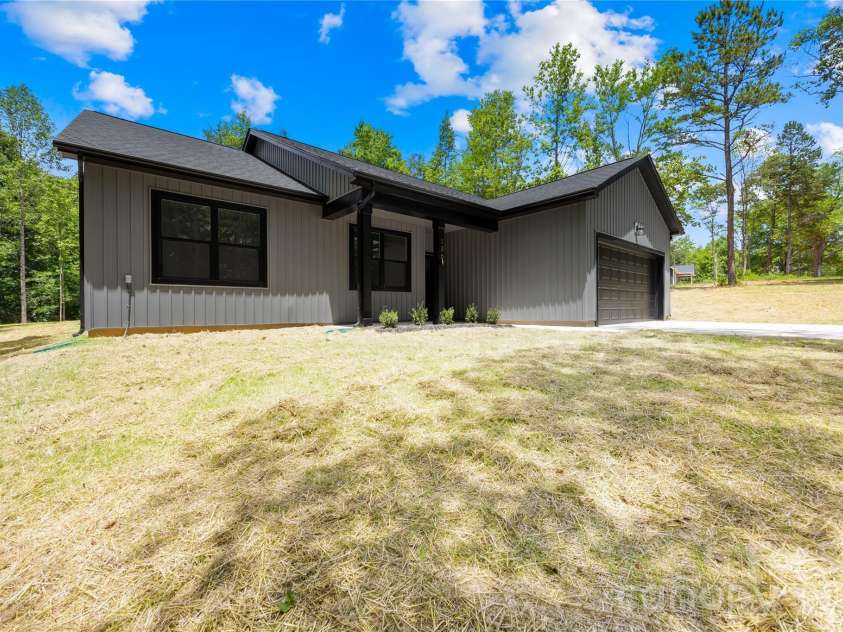 136 Coolbrook Road, Statesville, NC 28625.  MLS# CAR4363557, YatesRealty ID 34820. 