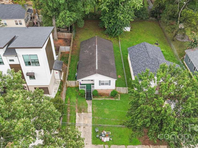 820 18th Street, Charlotte, NC 28205.  MLS# CAR4290522, YatesRealty ID 34820. Adjoining Properties