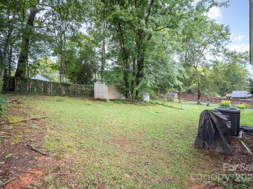 820 18th Street, Charlotte, NC 28205.  MLS# CAR4290522, YatesRealty ID 34820. Back Yard