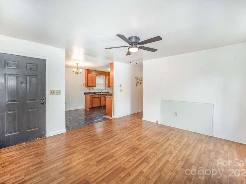 820 18th Street, Charlotte, NC 28205.  MLS# CAR4290522, YatesRealty ID 34820. Entry