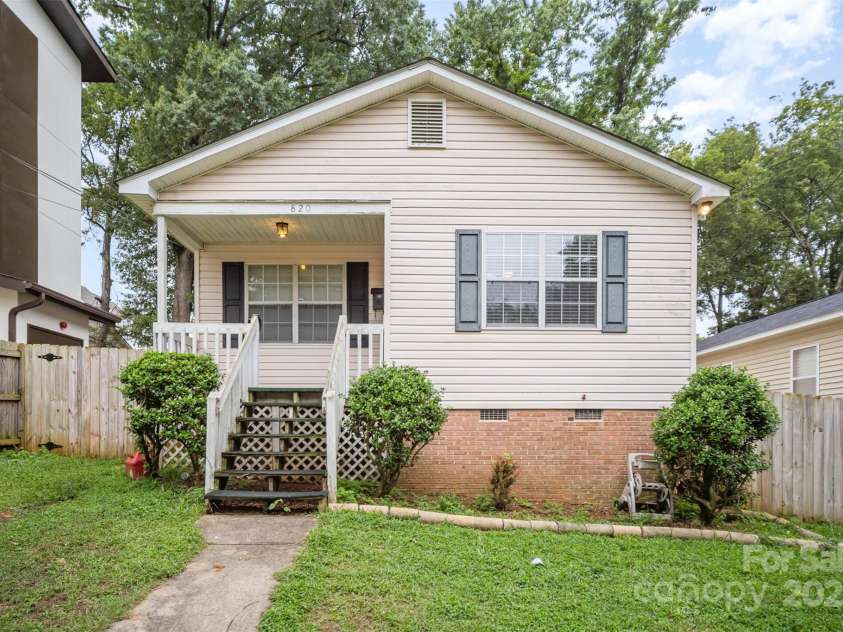 820 18th Street, Charlotte, NC 28205.  MLS# CAR4290522, YatesRealty ID 34820. Exterior Front