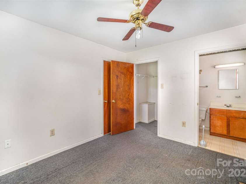820 18th Street, Charlotte, NC 28205.  MLS# CAR4290522, YatesRealty ID 34820. Master Bedroom