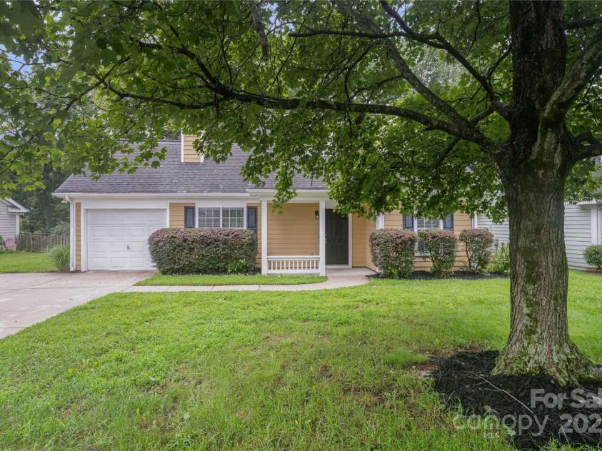 306 Cedarcroft Drive, Mooresville, NC 28115.  MLS# CAR4282328, YatesRealty ID 34821. 