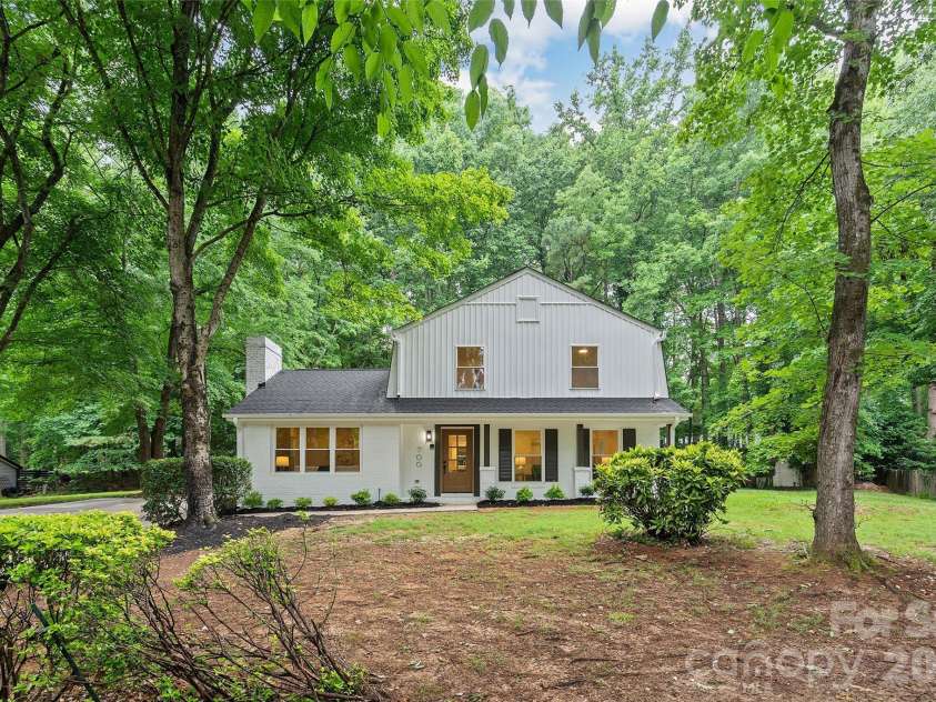 700 Tadlock Place, Matthews, NC 28105.  MLS# CAR4396700, YatesRealty ID 34821. 