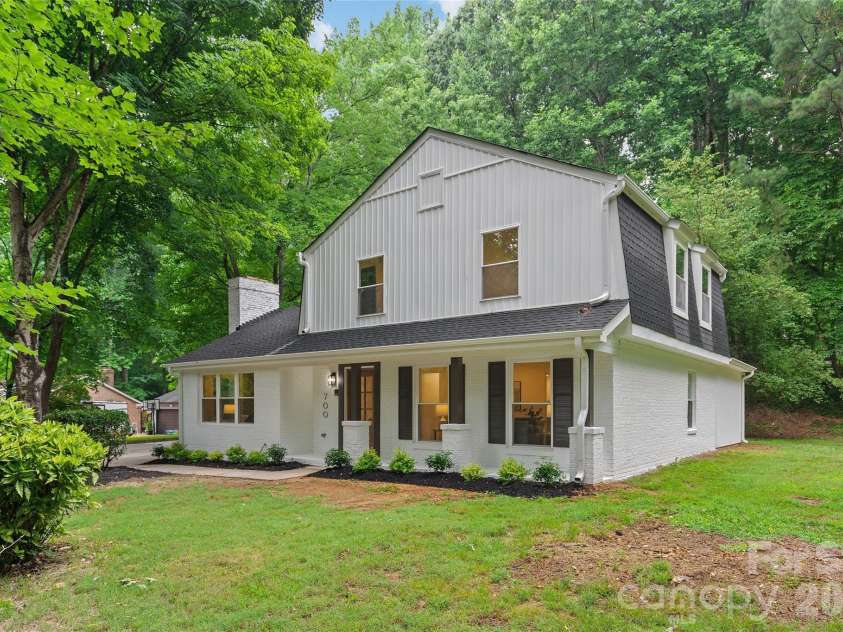 700 Tadlock Place, Matthews, NC 28105.  MLS# CAR4396700, YatesRealty ID 34821. 