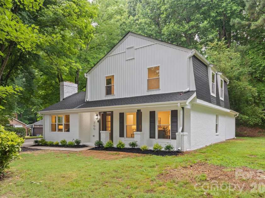 700 Tadlock Place, Matthews, NC 28105.  MLS# CAR4396700, YatesRealty ID 34821. 