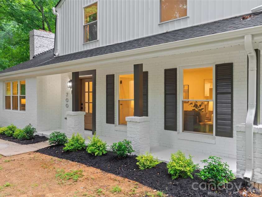 700 Tadlock Place, Matthews, NC 28105.  MLS# CAR4396700, YatesRealty ID 34821. 