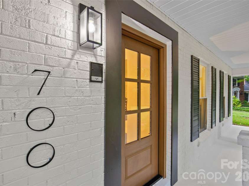 700 Tadlock Place, Matthews, NC 28105.  MLS# CAR4396700, YatesRealty ID 34821. 