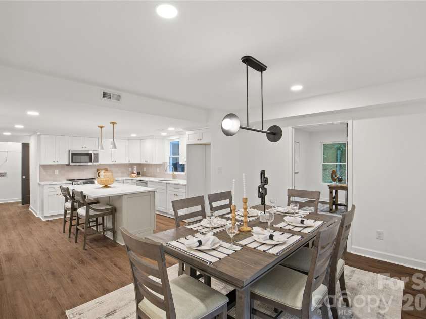 700 Tadlock Place, Matthews, NC 28105.  MLS# CAR4396700, YatesRealty ID 34821. 