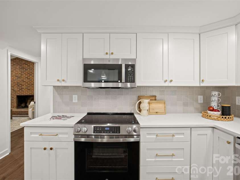 700 Tadlock Place, Matthews, NC 28105.  MLS# CAR4396700, YatesRealty ID 34821. 