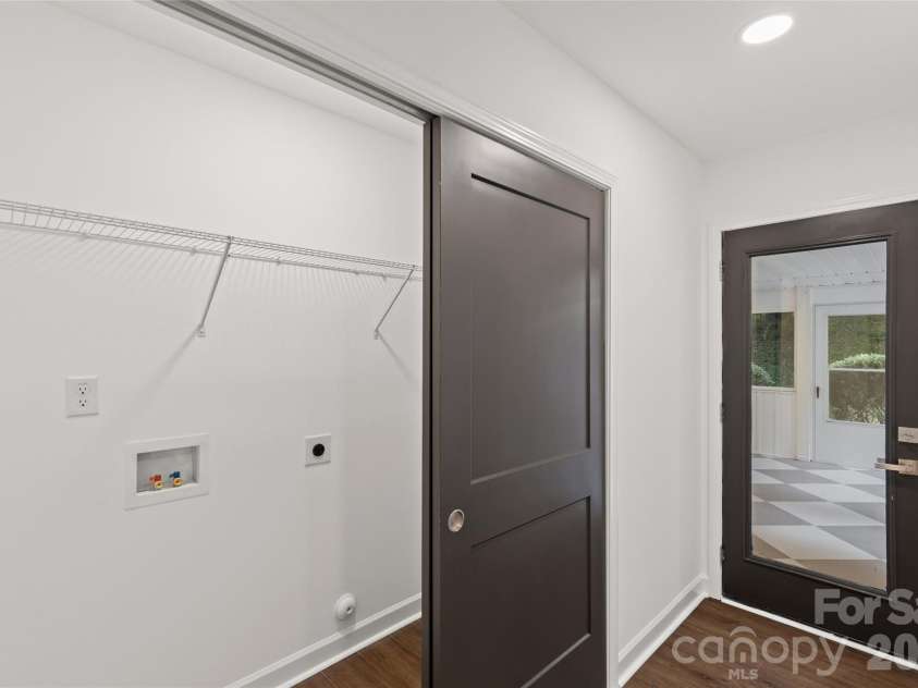 700 Tadlock Place, Matthews, NC 28105.  MLS# CAR4396700, YatesRealty ID 34821. 