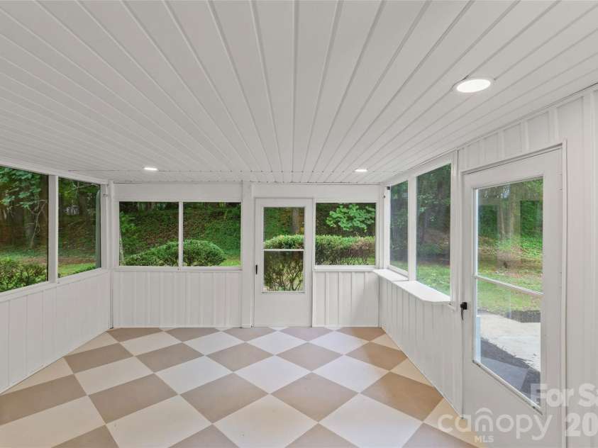 700 Tadlock Place, Matthews, NC 28105.  MLS# CAR4396700, YatesRealty ID 34821. 