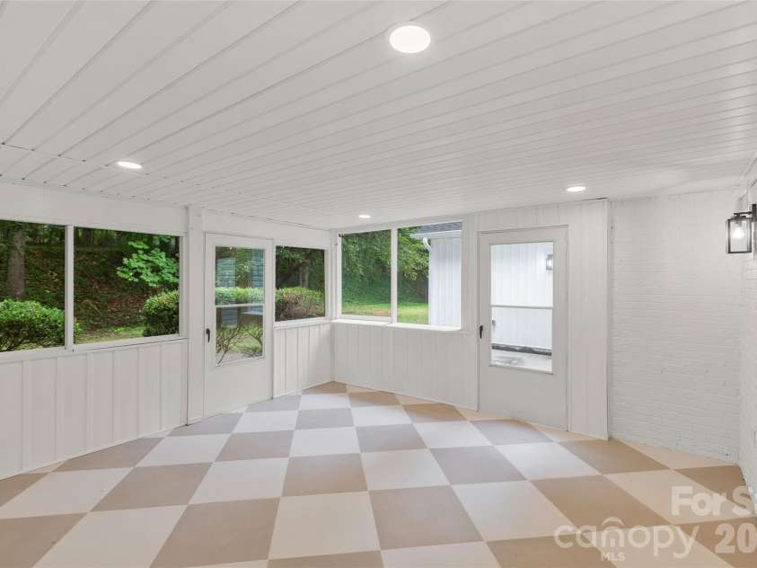 700 Tadlock Place, Matthews, NC 28105.  MLS# CAR4396700, YatesRealty ID 34821. 
