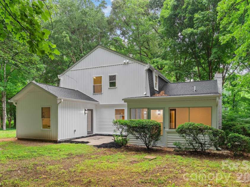 700 Tadlock Place, Matthews, NC 28105.  MLS# CAR4396700, YatesRealty ID 34821. 