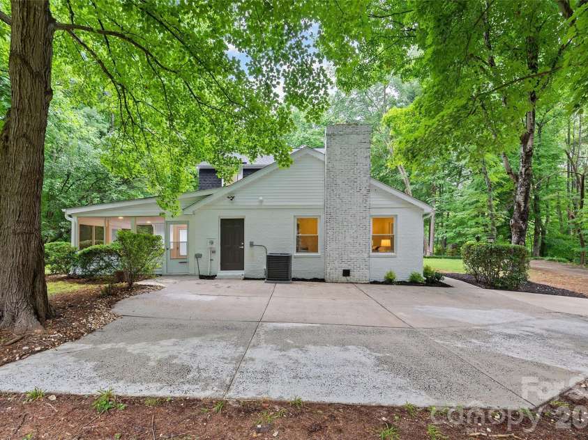700 Tadlock Place, Matthews, NC 28105.  MLS# CAR4396700, YatesRealty ID 34821. 