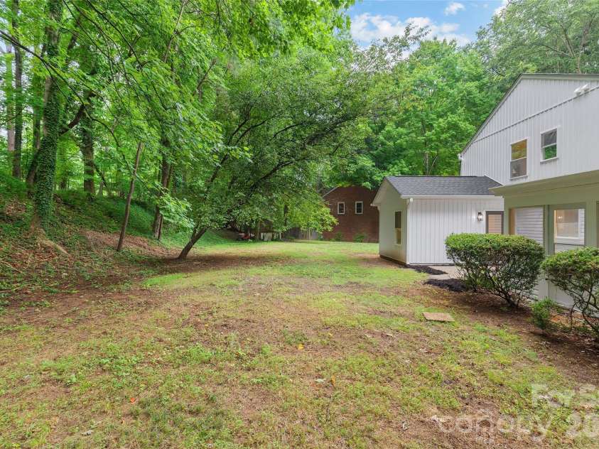 700 Tadlock Place, Matthews, NC 28105.  MLS# CAR4396700, YatesRealty ID 34821. 