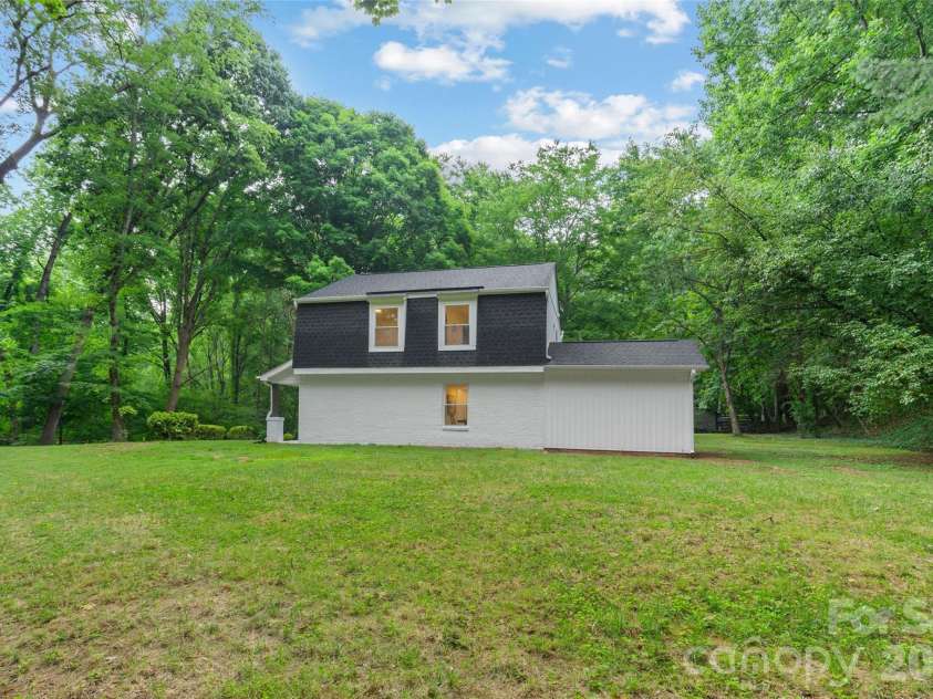 700 Tadlock Place, Matthews, NC 28105.  MLS# CAR4396700, YatesRealty ID 34821. 