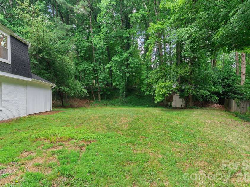 700 Tadlock Place, Matthews, NC 28105.  MLS# CAR4396700, YatesRealty ID 34821. 