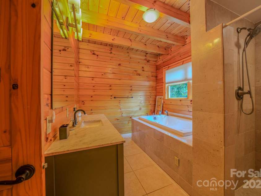 1595 Grants Mountain Road, Marion, NC 28752.  MLS# CAR4294934, YatesRealty ID 34822. Primary Bathroom