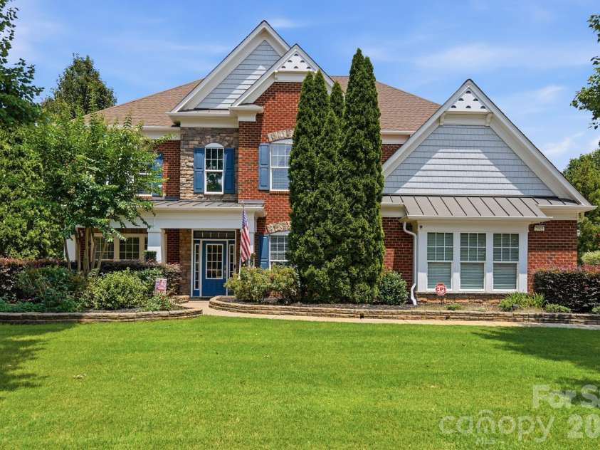 2905 Julian Glen Circle, Waxhaw, NC 28173.  MLS# CAR4383394, YatesRealty ID 34823. 