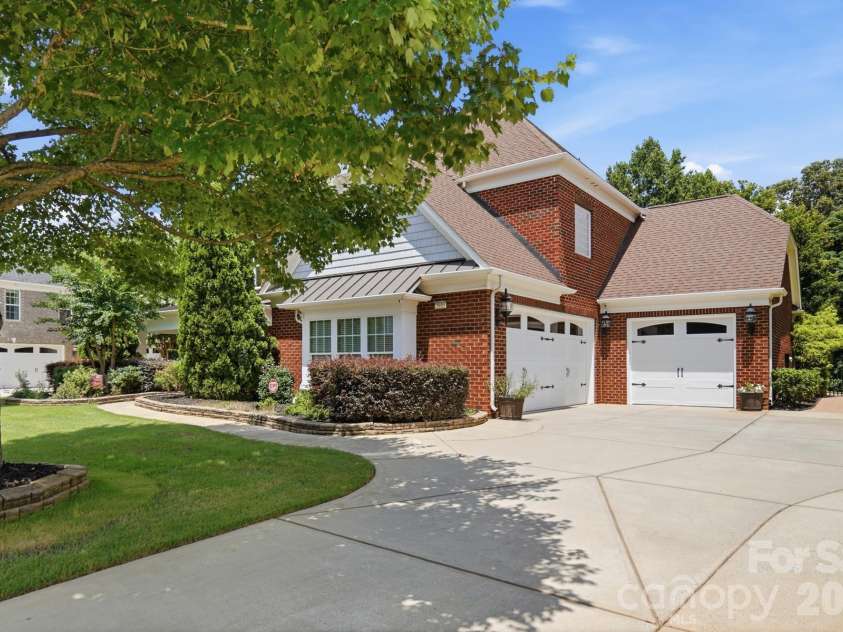 2905 Julian Glen Circle, Waxhaw, NC 28173.  MLS# CAR4383394, YatesRealty ID 34823. 
