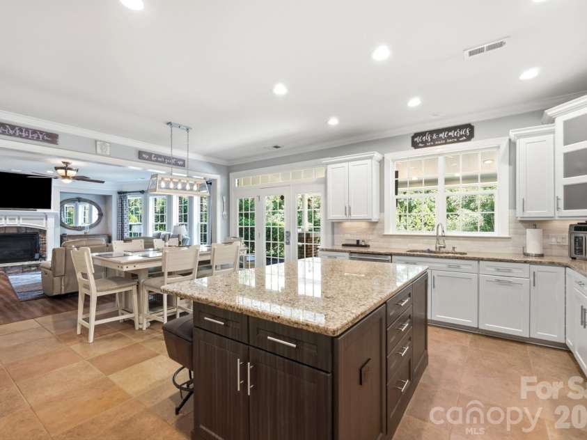 2905 Julian Glen Circle, Waxhaw, NC 28173.  MLS# CAR4383394, YatesRealty ID 34823. 