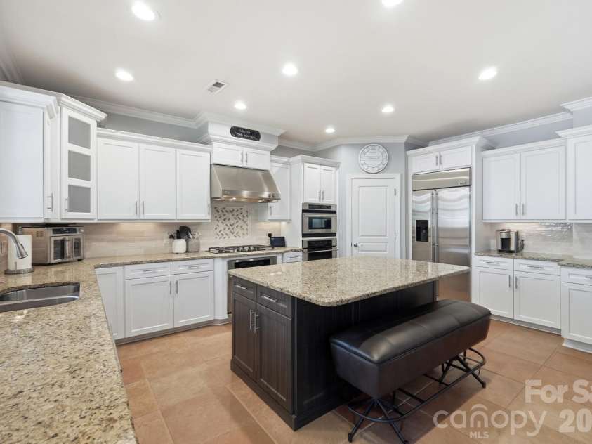 2905 Julian Glen Circle, Waxhaw, NC 28173.  MLS# CAR4383394, YatesRealty ID 34823. 