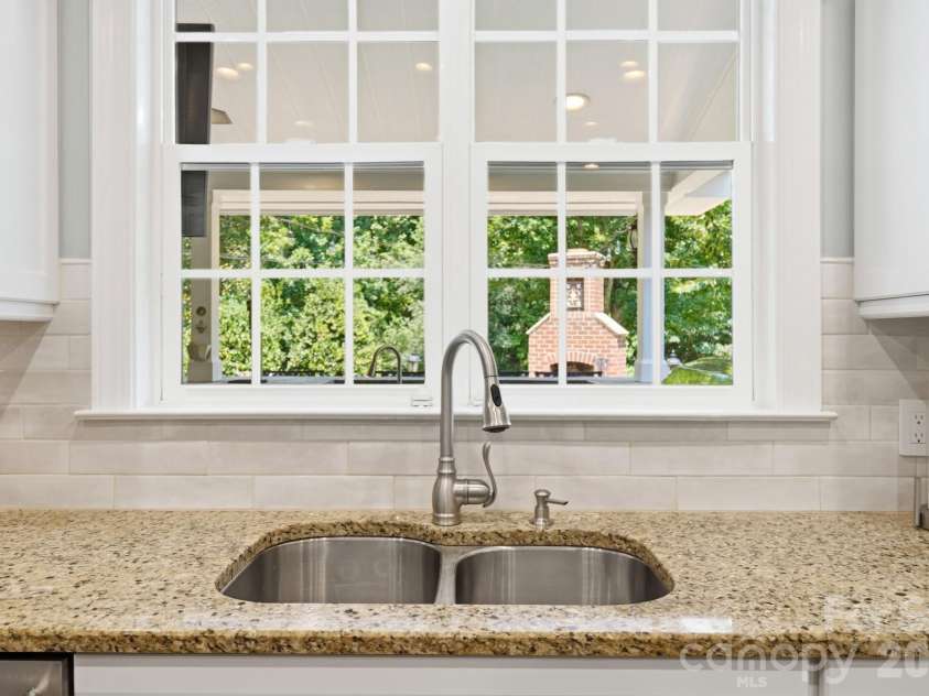 2905 Julian Glen Circle, Waxhaw, NC 28173.  MLS# CAR4383394, YatesRealty ID 34823. 