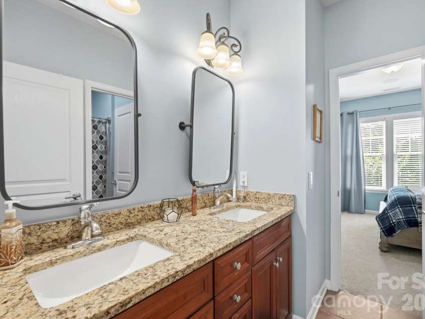 2905 Julian Glen Circle, Waxhaw, NC 28173.  MLS# CAR4383394, YatesRealty ID 34823. 